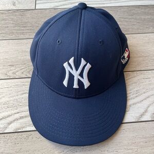 New York Yankees men’s Navy Cap